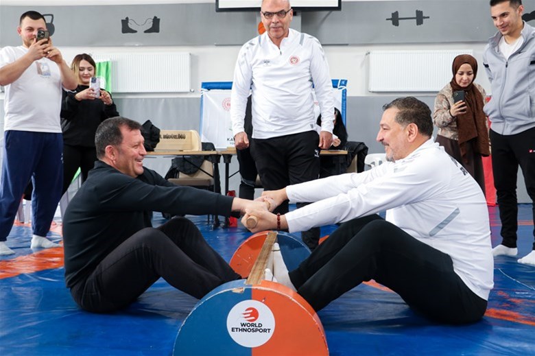 MAS GÜREŞİ YARDIMCI ANTRENÖRLÜK SINAVLARINA YOĞUN KATILIM 