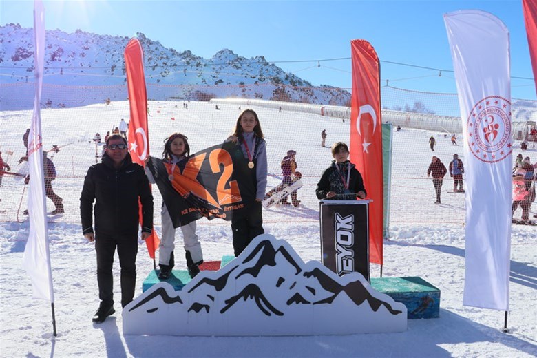 SNOWBOARD İL BİRİNCİLİĞİ MÜSABAKALARI TAMAMLANDI