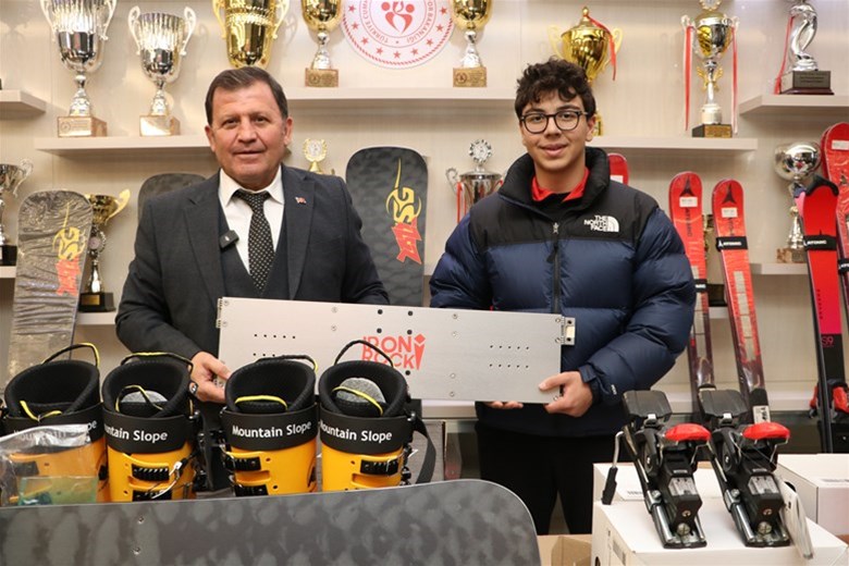KAYAK VE SNOWBOARD SPORCULARIMIZA EKİPMAN DESTEĞİ